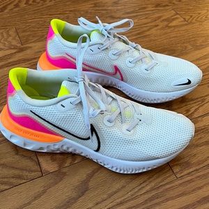 Womens Nike shoes
